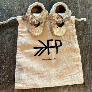 Freshly Picked Shimmering Gold Moccasins Size 0 Newborn